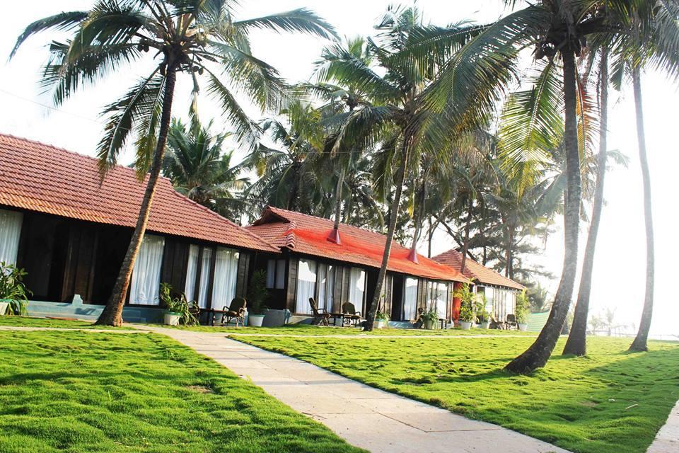 Rock Bite Hotel Morjim Exterior photo