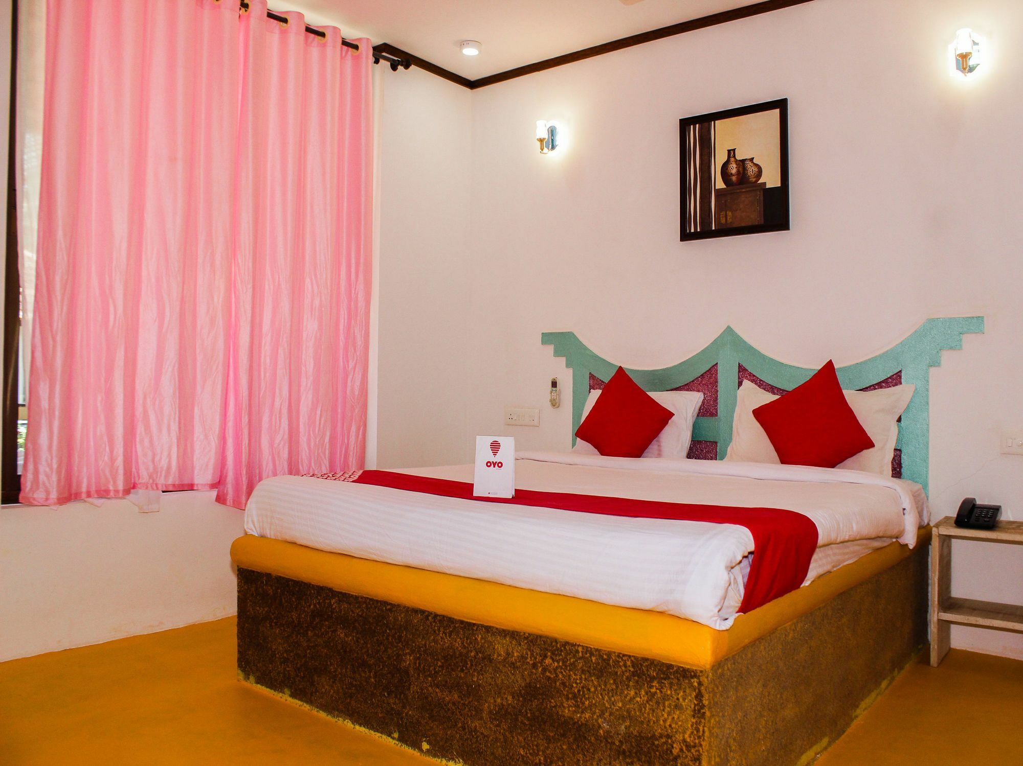Rock Bite Hotel Morjim Exterior photo