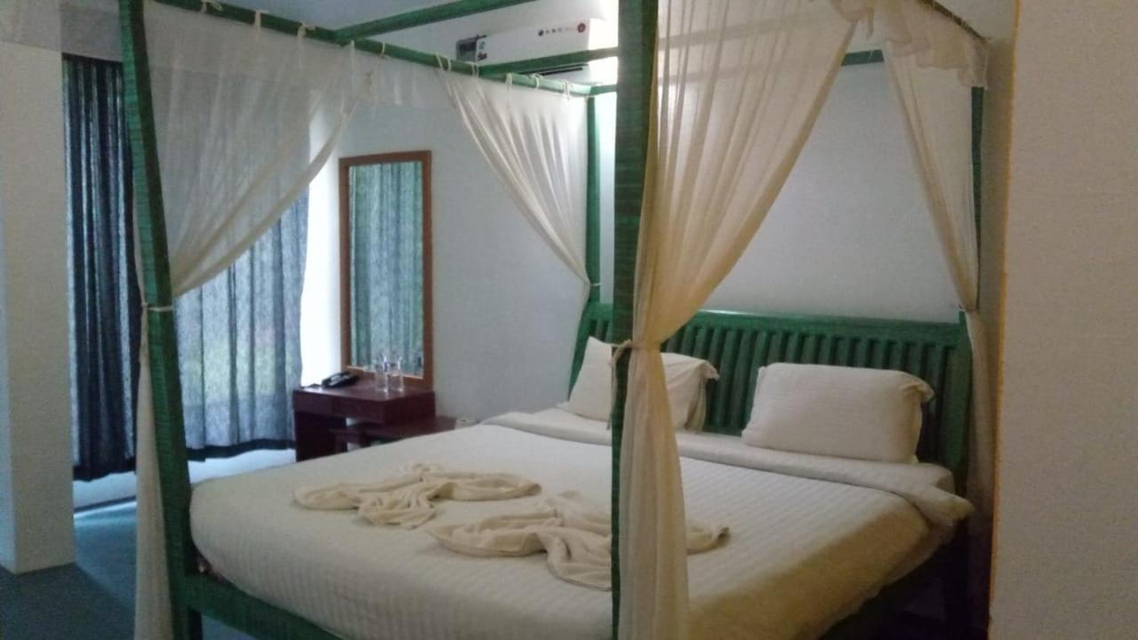 Rock Bite Hotel Morjim Exterior photo